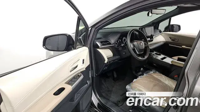Toyota Sienna 2023 — Photo 12/20