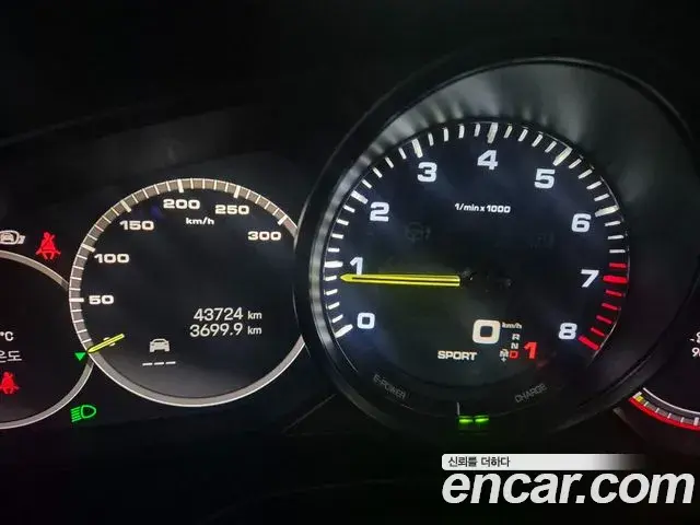 Porsche Panamera 2023 — Photo 19/20