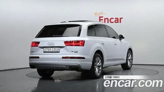 Audi Q7 2019 — Фото 2/20