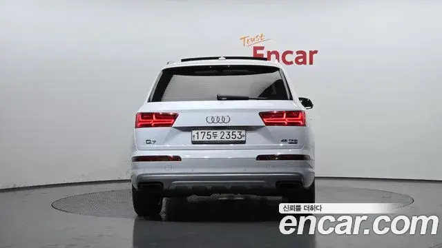 Audi Q7 2019 — Фото 4/20