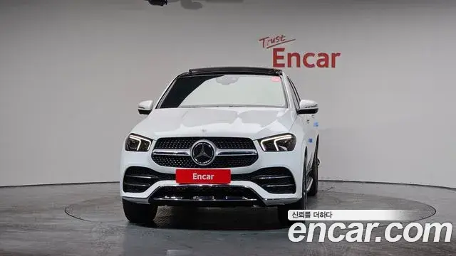 Mercedes-Benz GLE-Class 2021 — Photo 12/20
