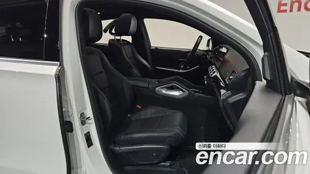 Mercedes-Benz GLE-Class 2021 — Photo 9/20