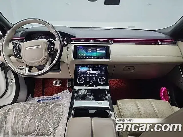 Land Rover Range Rover Velar 2018 — ფოტო 4/18