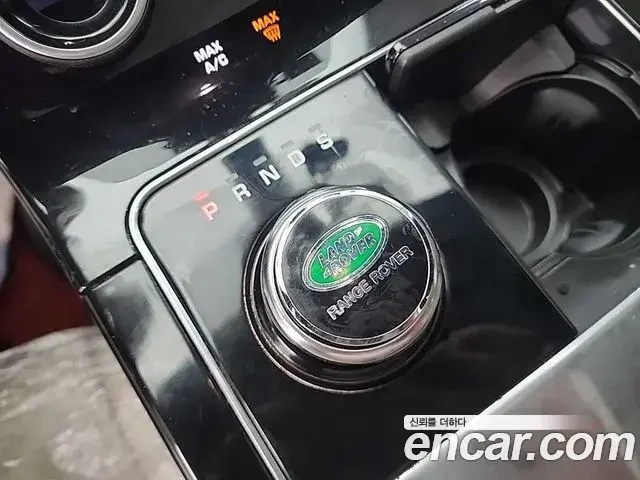 Land Rover Range Rover Velar 2018 — ფოტო 6/18