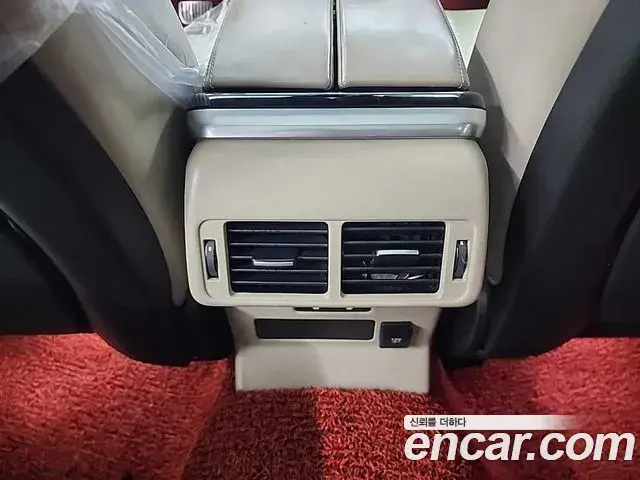 Land Rover Range Rover Velar 2018 — ფოტო 12/18