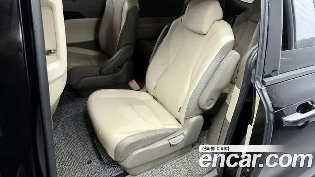 Kia Carnival 2020 — Фото 11/20