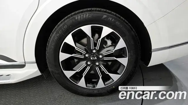 Kia Carnival 2021 — ფოტო 9/20