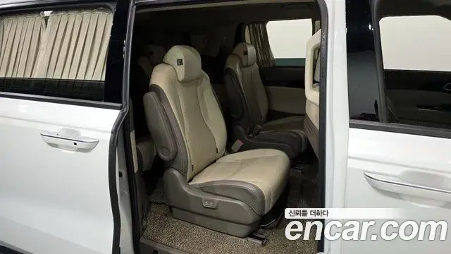 Kia Carnival 2021 — ფოტო 18/20