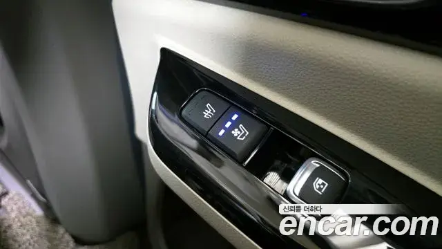 Kia Carnival 2021 — ფოტო 12/20
