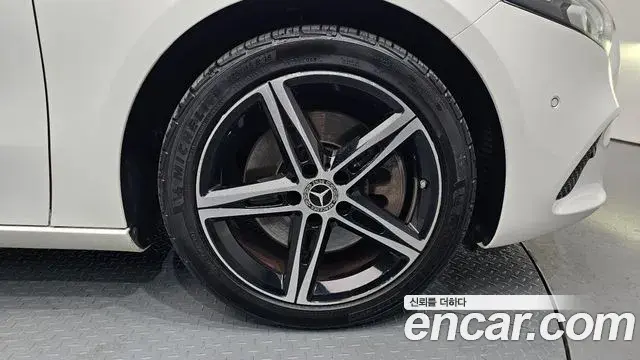 Mercedes-Benz A-Class 2020 — Фото 5/20