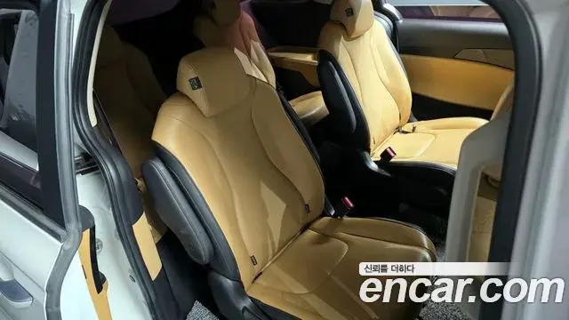 Kia Carnival 2022 — Фото 12/20