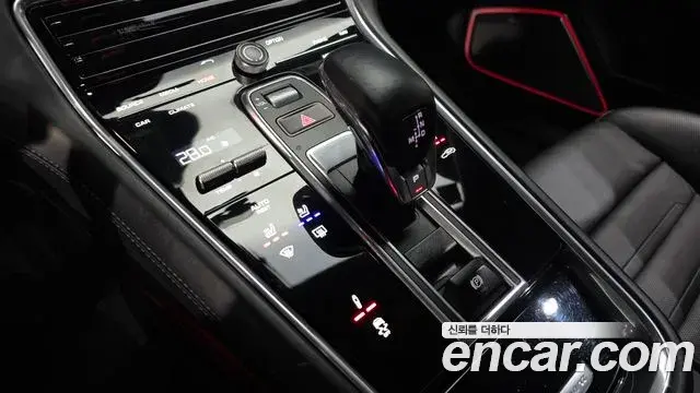 Porsche Panamera 2019 — Photo 17/20