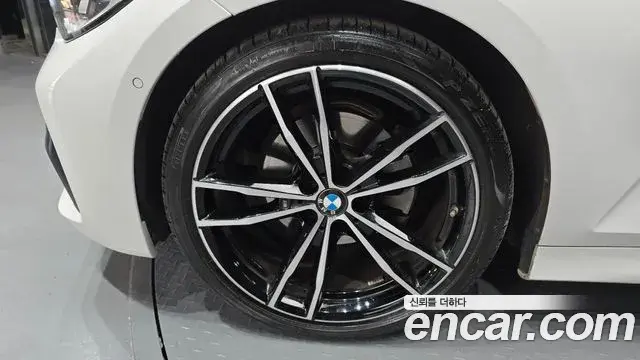 BMW 3 Series 2022 — ფოტო 17/20