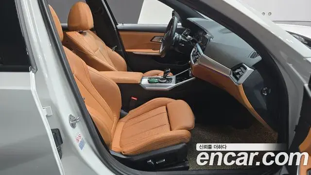 BMW 3 Series 2022 — ფოტო 1/20
