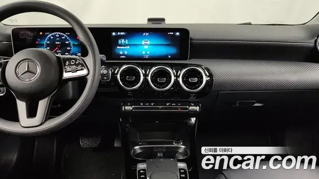 Mercedes-Benz A-Class 2020 — Photo 4/20