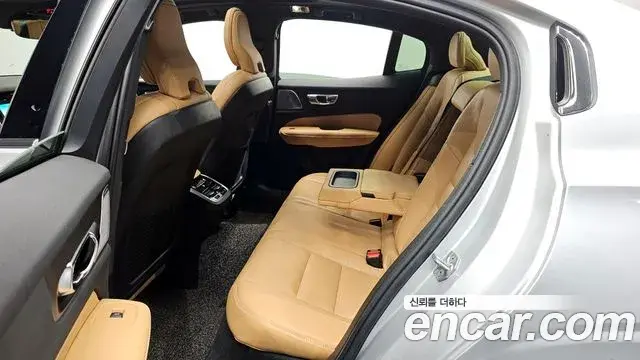 Volvo S60 2021 — Şəkil 14/20