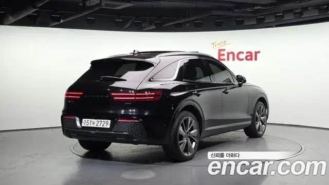 Genesis GV70 2021 — ფოტო 14/20