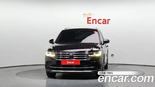 Volkswagen Tiguan 2021 — Photo 8/20