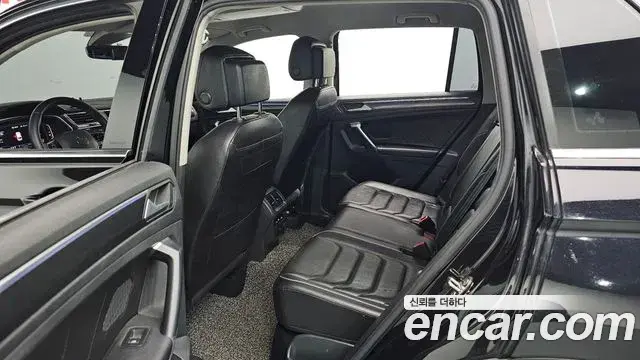 Volkswagen Tiguan 2021 — Photo 5/20