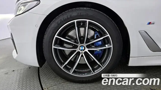 BMW 5 Series 2023 — Photo 18/20
