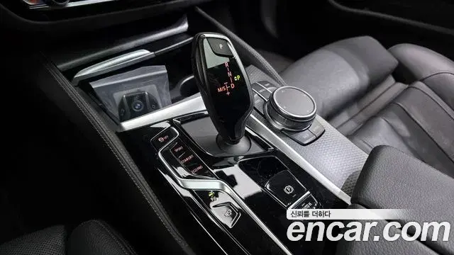 BMW 5 Series 2023 — Photo 12/20