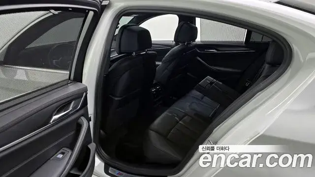 BMW 5 Series 2023 — Photo 10/20