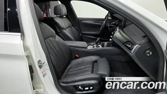 BMW 5 Series 2023 — Photo 20/20