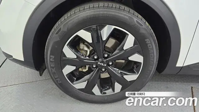 Kia Sportage 2021 — ფოტო 17/20