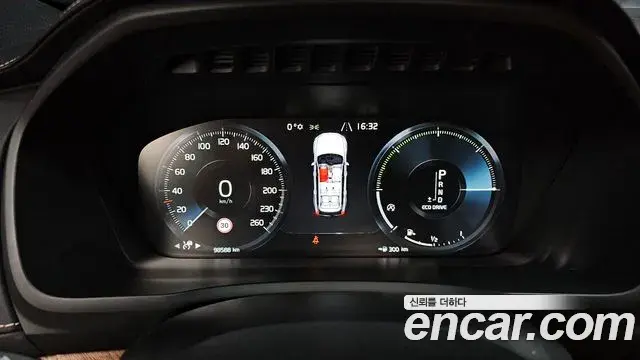 Volvo XC90 2018 — Şəkil 19/20