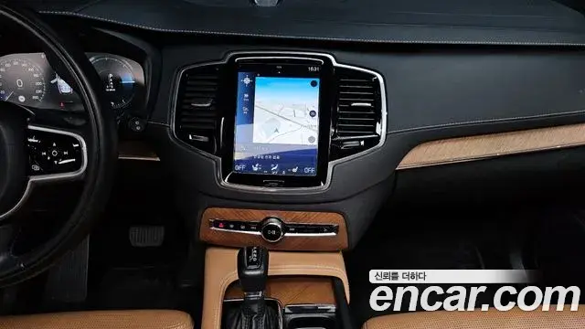 Volvo XC90 2018 — Şəkil 16/20