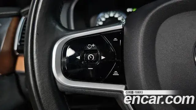 Volvo XC90 2018 — Şəkil 17/20