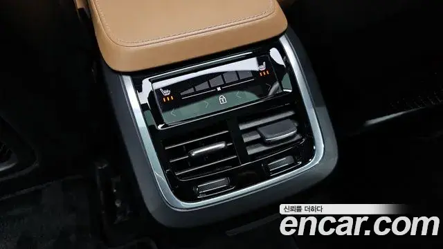 Volvo XC90 2018 — Şəkil 10/20