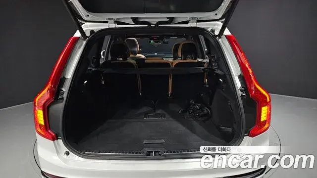 Volvo XC90 2018 — Şəkil 20/20