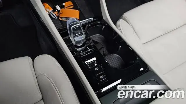 Volvo XC40 2024 — ფოტო 7/20