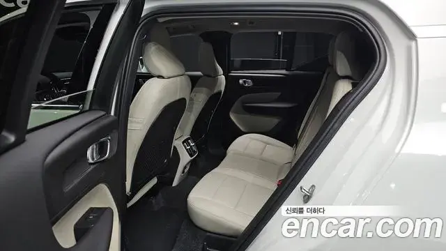 Volvo XC40 2024 — ფოტო 6/20