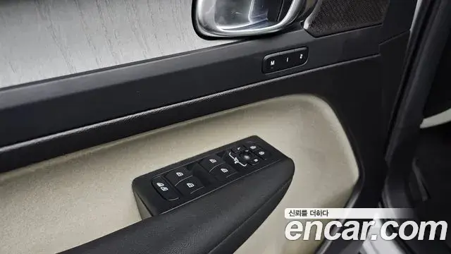 Volvo XC40 2024 — ფოტო 17/20