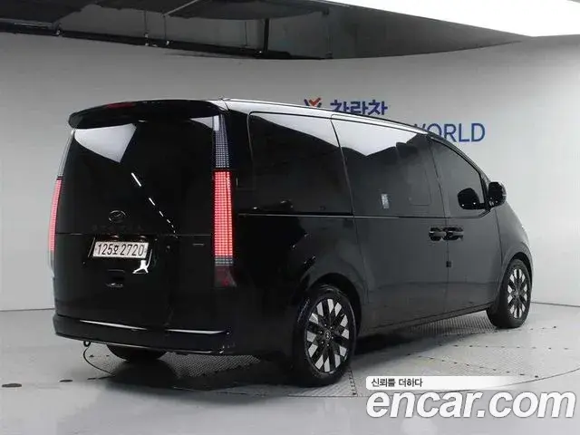 Hyundai Staria 2021 — ფოტო 18/19
