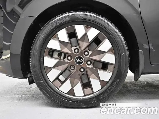 Hyundai Staria 2021 — ფოტო 7/19
