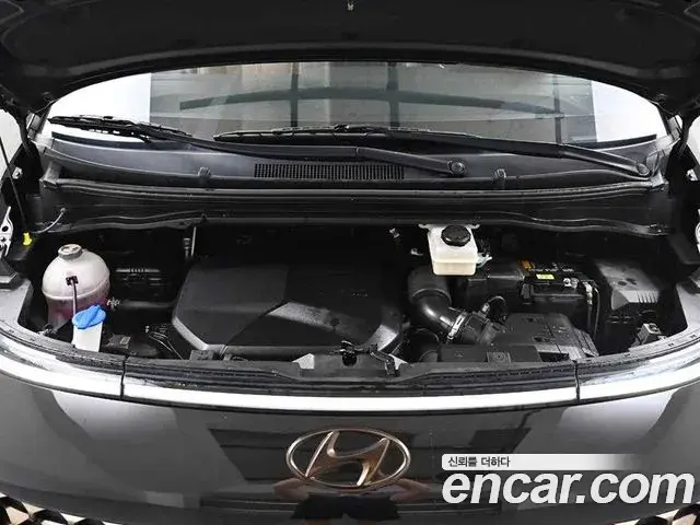 Hyundai Staria 2021 — ფოტო 3/19