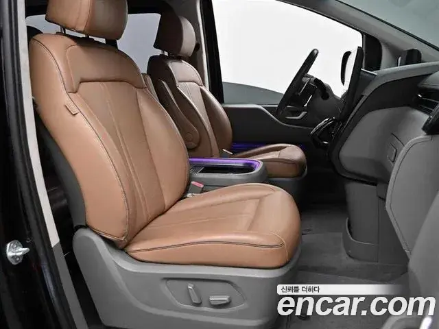 Hyundai Staria 2021 — ფოტო 13/19