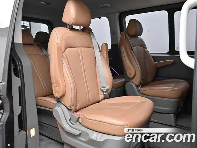 Hyundai Staria 2021 — ფოტო 8/19