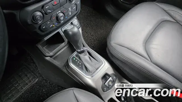 Jeep Renegade 2022 — Фото 9/20