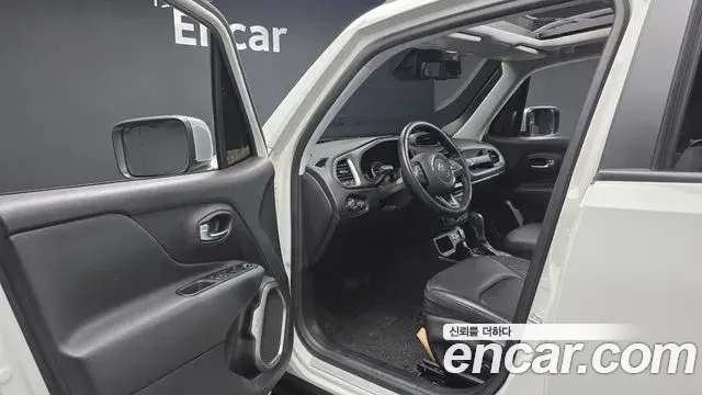 Jeep Renegade 2022 — Фото 10/20