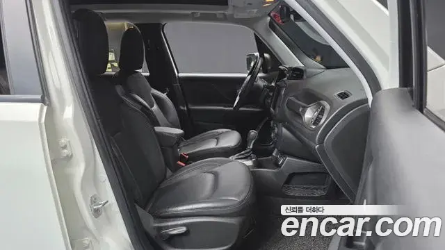 Jeep Renegade 2022 — Фото 11/20