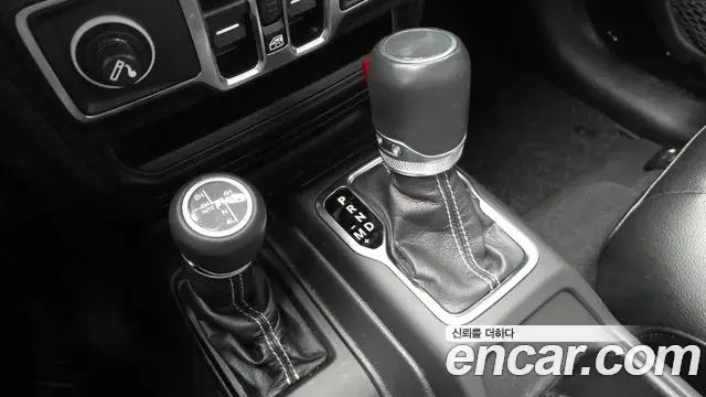 Jeep Wrangler 2022 — Фото 9/20