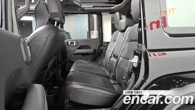 Jeep Wrangler 2022 — Фото 12/20