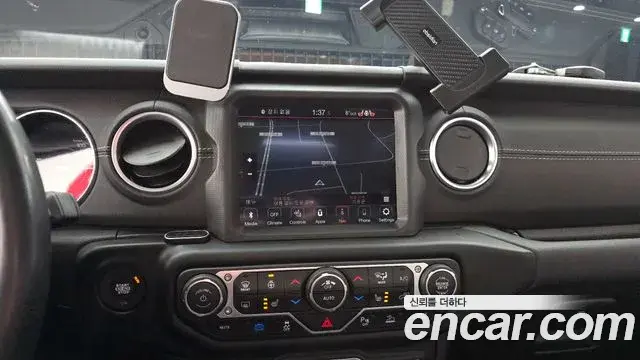 Jeep Wrangler 2022 — Фото 16/20