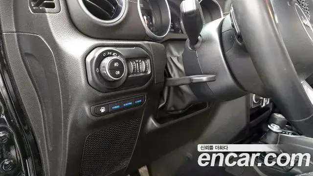Jeep Wrangler 2022 — Фото 18/20