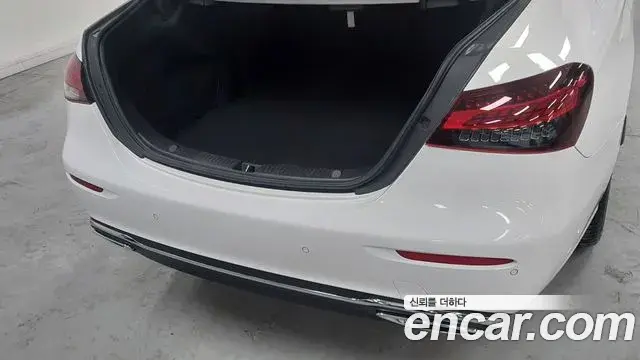 Mercedes-Benz E-Class 2022 — ფოტო 10/20