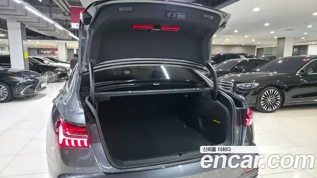 Audi A6 2021 — ფოტო 14/19